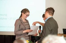 Urkundenverleihung Absolventinnen und Absolventen