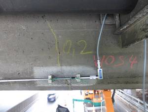 Crack measurement on a motorway bridge Photo from KHP-Frankfurt
