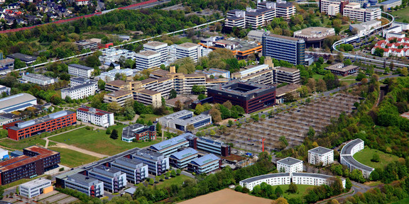 Luftbild vom Campus Nord mit neuen Gebäuden von oben. 